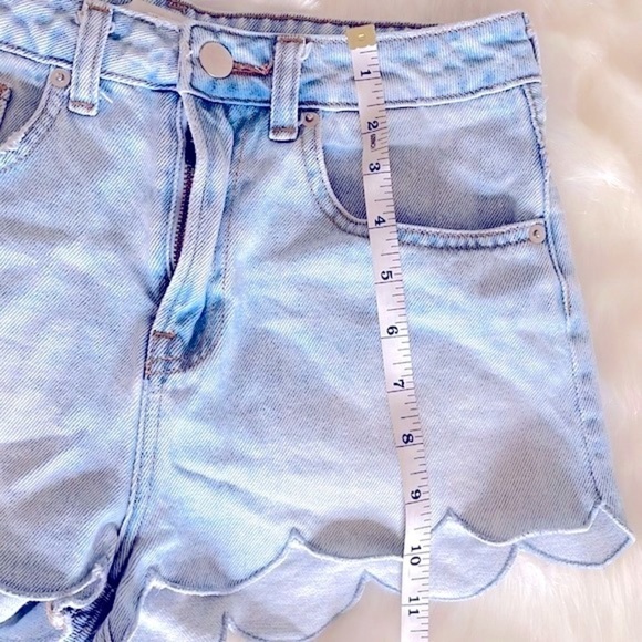 H & M Scallop Denim Shorts - Picture 6 of 7